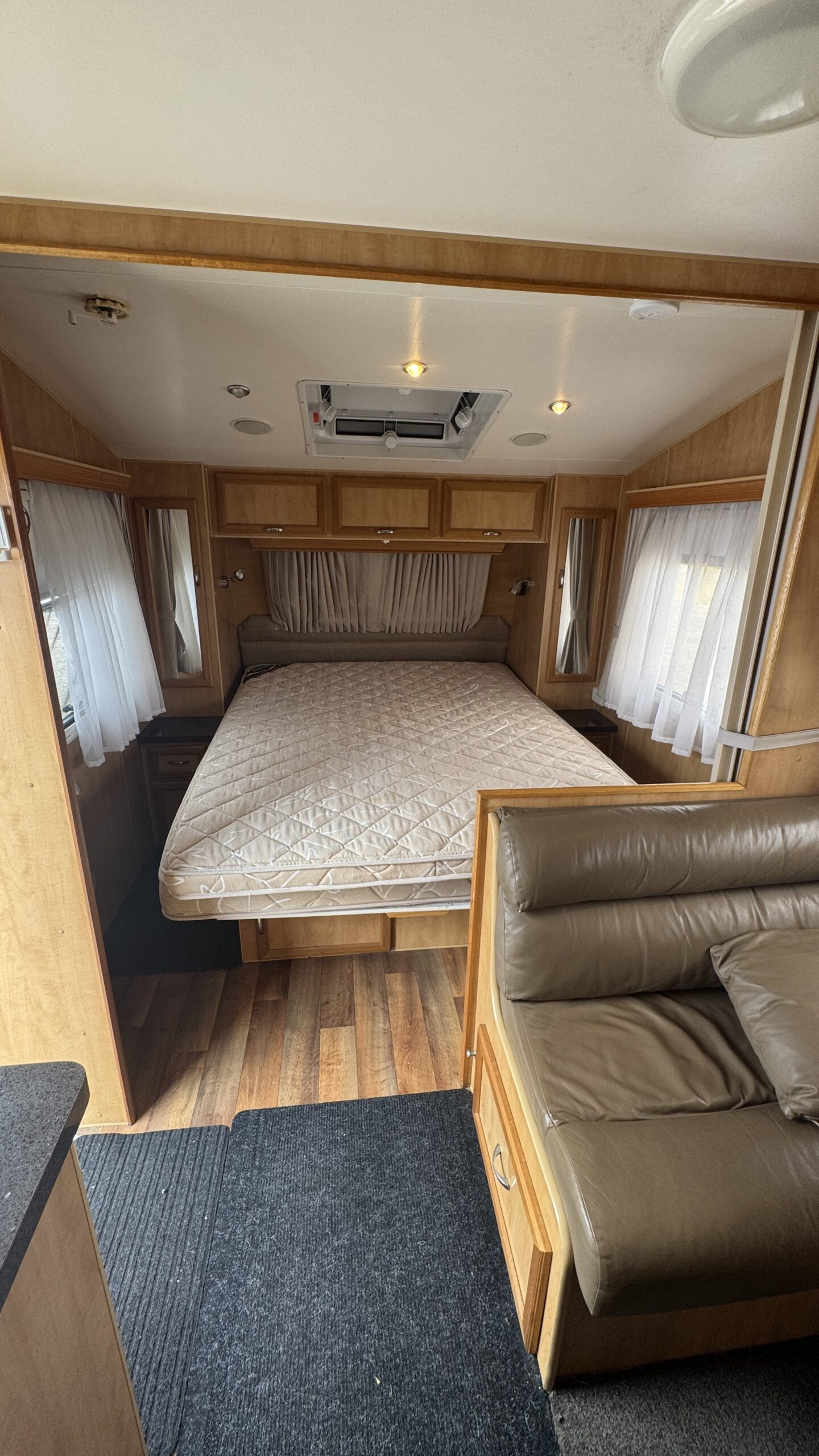 
								2009 Paradise Explorer XL Dual Doors full									