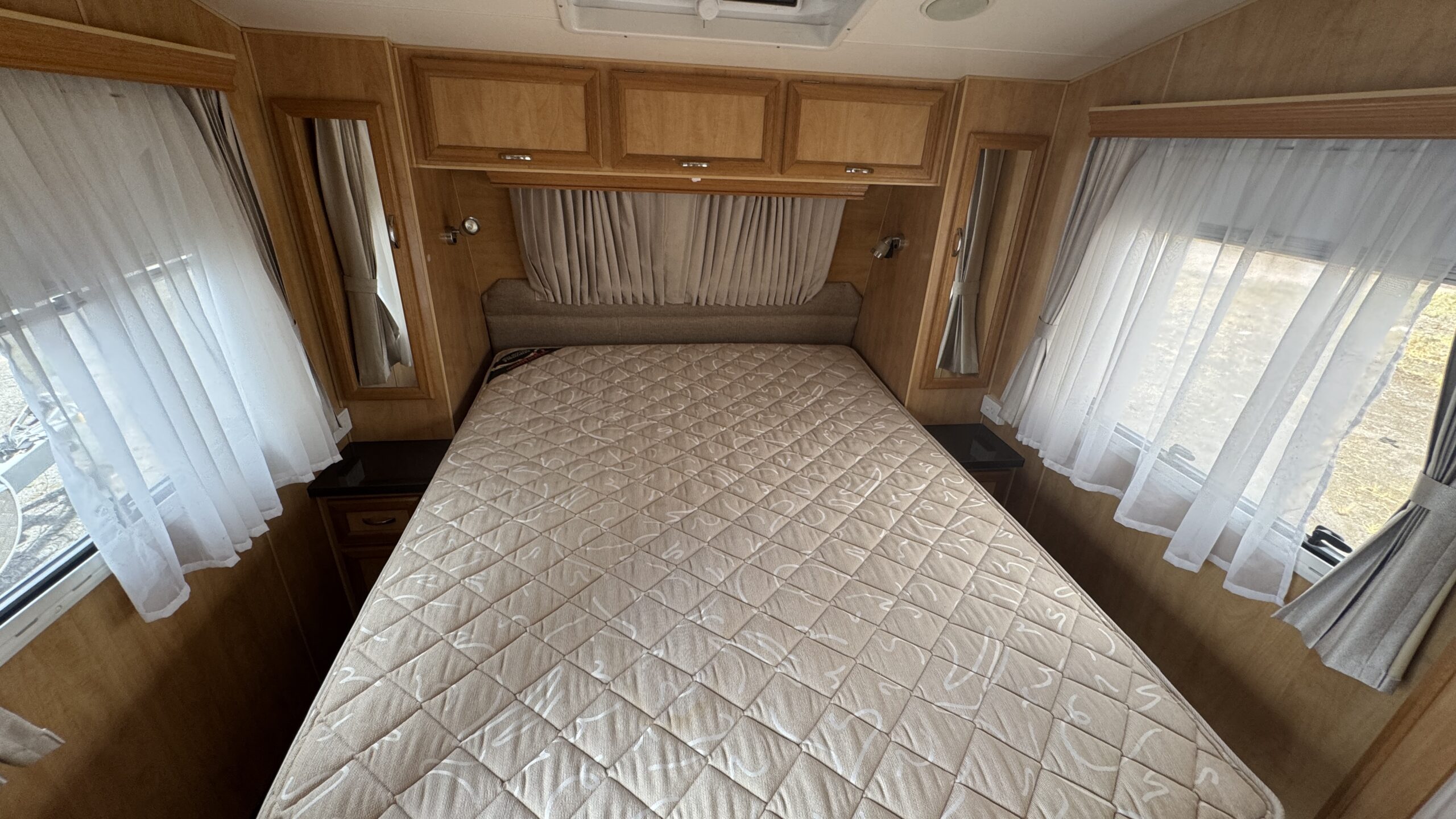 
								2009 Paradise Explorer XL Dual Doors full									
