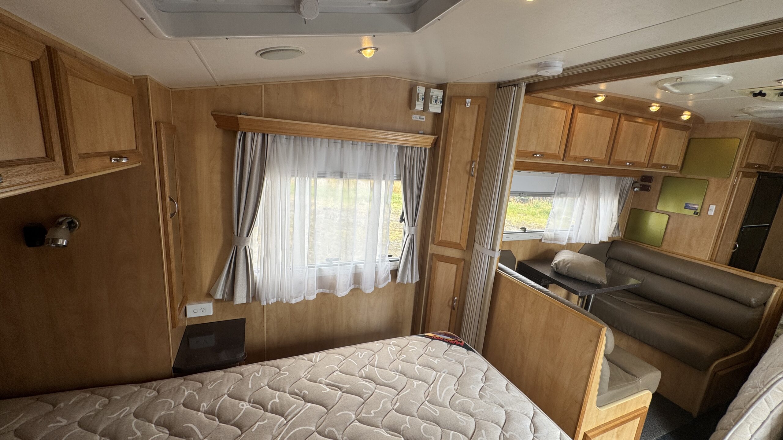 
								2009 Paradise Explorer XL Dual Doors full									