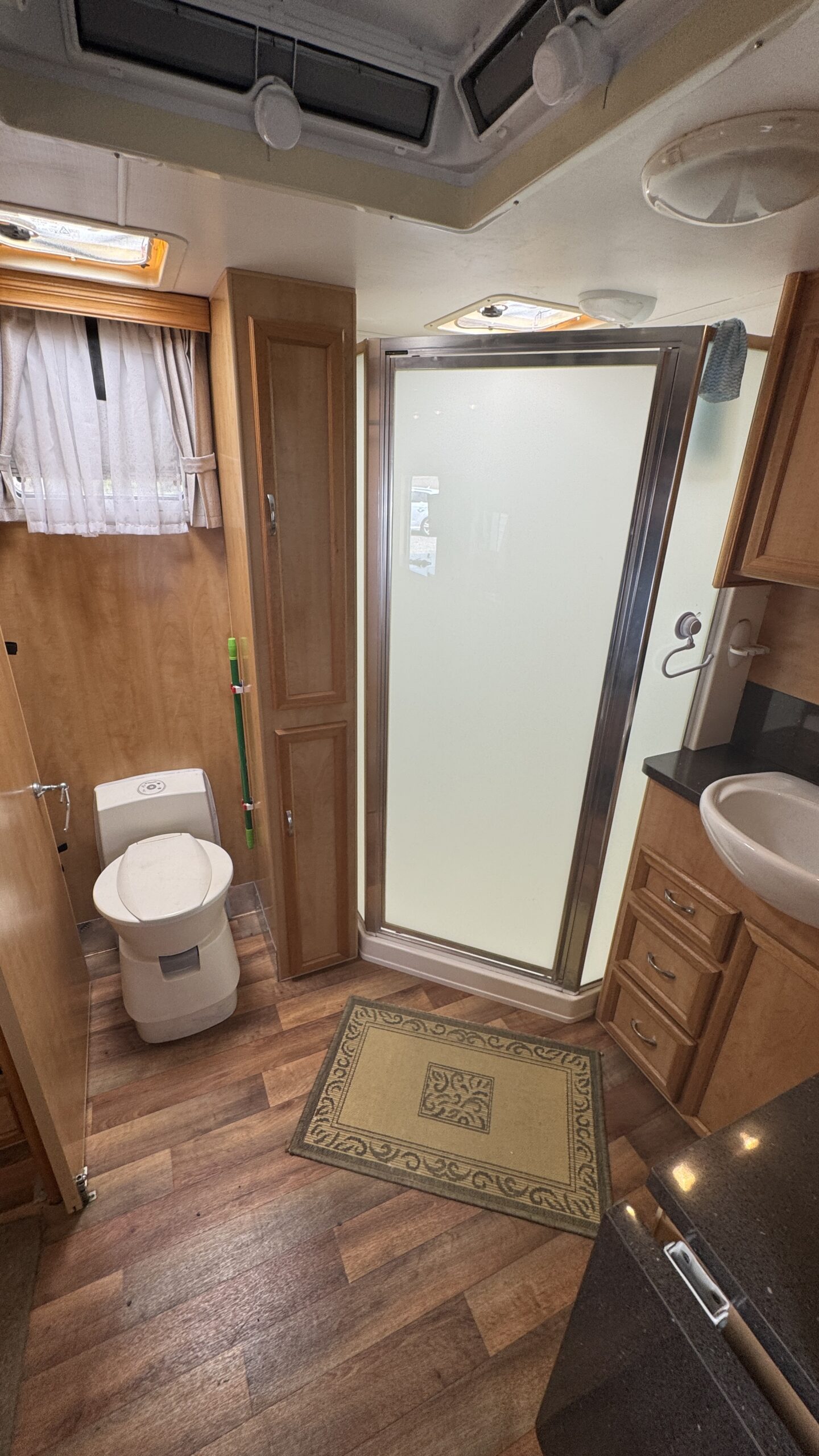 
								2009 Paradise Explorer XL Dual Doors full									