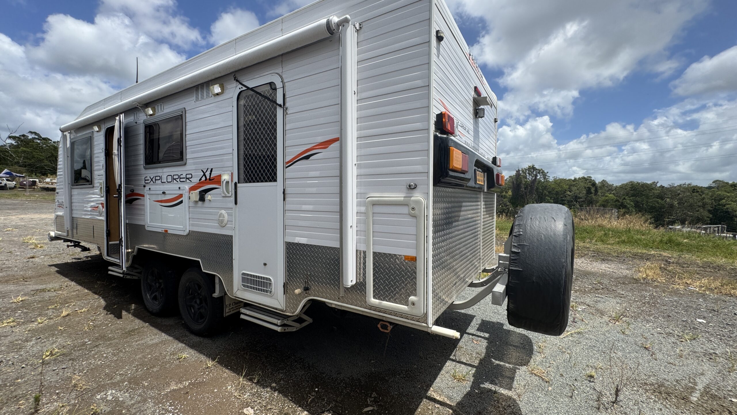 
								2009 Paradise Explorer XL Dual Doors full									